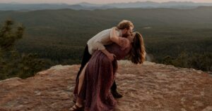 A couple pose at an overview at Mogollon Rim in Arizona