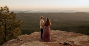 A couple pose at an overview at Mogollon Rim in Arizona